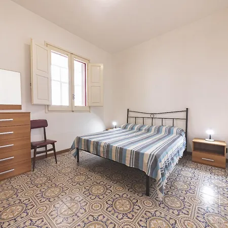 Poesia Flat - Roca *